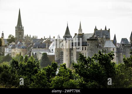 Vista sulla città e sul castello, Vitre, Bretagna, Francia Foto Stock