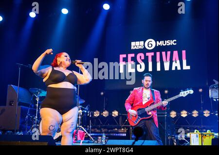 Manchester, Regno Unito. 8 marzo 2024. Beth Ditto si esibisce al Victoria Warehouse di Manchester la seconda notte del BBC 6 Music Festival 2024. Foto Stock