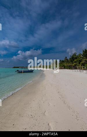 Spiaggia di sabbia bianca, isola Parli 1, arcipelago Lakshadweep, territorio dell'Unione dell'India Foto Stock