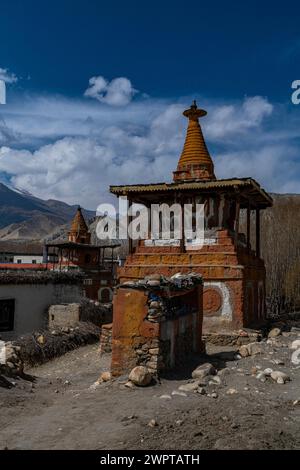 Stupa buddista colorato, Regno di Mustang, Nepal Foto Stock