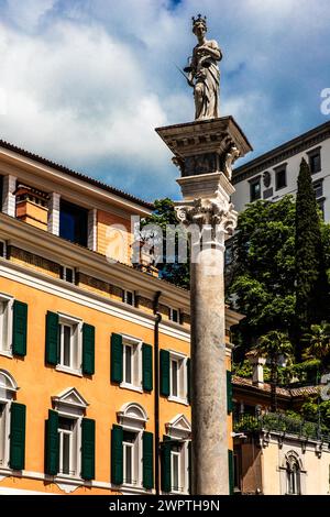 Statua della giustizia, Loggia di San Giovanni in Piazza della Liberta, Udine, la più importante città storica del Friuli, Italia, Udine, Friuli, Italia Foto Stock