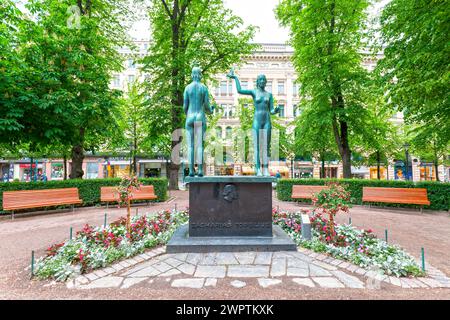 Statua in memoria dell'autore per bambini Zacharias Topelius nell'Esplanade Park di Helsinki, Finlandia Foto Stock
