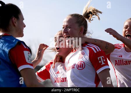 Francoforte, Germania. 9 marzo 2024. Francoforte, Germania, 9 marzo 2024: Lea Schueller ( 11 Bayern ) Georgia Stanway ( 31 Bayern ) Linda Dallmann ( 10 Bayern ) durante la partita di calcio Google Pixel Frauen-Bundesliga tra Eintracht Frankfurt e FC Bayern München allo Stadion am Brentanobad di Francoforte, Germania. (Julia Kneissl/SPP) credito: SPP Sport Press Photo. /Alamy Live News Foto Stock