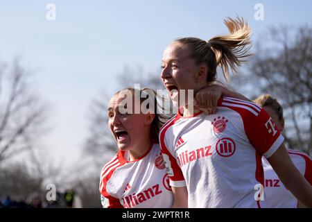 Francoforte, Germania. 9 marzo 2024. Francoforte, Germania, 9 marzo 2024: Georgia Stanway ( 31 Bayern ) Lea Schueller ( 11 Bayern ) durante la partita di calcio Google Pixel Frauen-Bundesliga tra Eintracht Frankfurt e FC Bayern München allo Stadion am Brentanobad di Francoforte, Germania. (Julia Kneissl/SPP) credito: SPP Sport Press Photo. /Alamy Live News Foto Stock