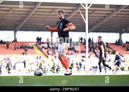 Blackpool, Regno Unito. 9 marzo 2024. Matthew Pennington di Blackpool durante il pre-match warm up per la partita Sky Bet League 1 Blackpool vs Portsmouth a Bloomfield Road, Blackpool, Regno Unito, 9 marzo 2024 (foto di Ashley Crowden/News Images) a Blackpool, Regno Unito il 3/9/2024. (Foto di Ashley Crowden/News Images/Sipa USA) credito: SIPA USA/Alamy Live News Foto Stock