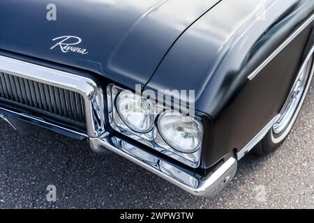 LINTHE, GERMANIA - 27 MAGGIO 2023: The Fragment of personal Luxury car Buick Riviera, 1970. Die Oldtimer Show 2023. Foto Stock