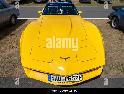 LINTHE, GERMANIA - 27 MAGGIO 2023: L'auto sportiva Chevrolet Corvette Stingray (C3). Die Oldtimer Show 2023. Foto Stock