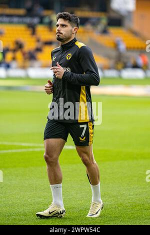 9 marzo 2024; Molineux Stadium, Wolverhampton, West Midlands, Inghilterra; Premier League Football, Wolverhampton Wanderers contro Fulham; Pedro Neto dei Wolves durante il riscaldamento pre-partita Foto Stock