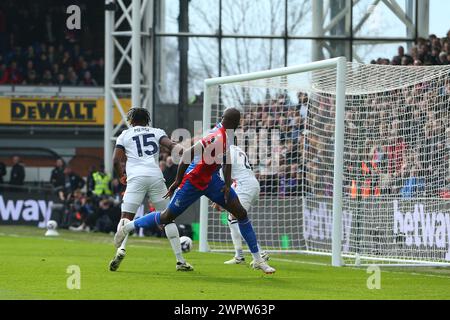 Selhurst Park, Selhurst, Londra, Regno Unito. 9 marzo 2024. Premier League Football, Crystal Palace contro Luton Town; Jean-Philippe Mateta del Crystal Palace segna all'undicesimo minuto per 1-0. Credito: Action Plus Sports/Alamy Live News Foto Stock