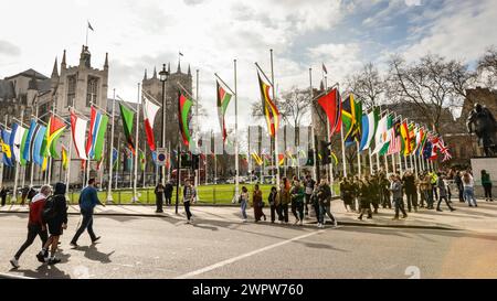 Londra, Regno Unito. 9 marzo 2024. Le bandiere del Commonwealth Nation sono state innalzate intorno a Parliament Square nel centro di Londra in vista dell'annuale giornata del Commonwealth, che quest'anno è l'11 marzo. Crediti: Imageplotter/Alamy Live News Foto Stock