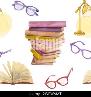 Composizione ad acquerello senza cuciture di libri dorati gialli rosa viola, libro aperto con copertina rigida, bicchieri rosa e viola e lampada da scrivania gialla Foto Stock