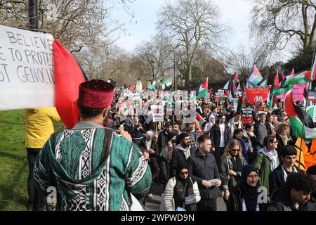 Londra, Regno Unito, 9 marzo 2024. Decine di migliaia di persone provenienti da ogni ceto sociale si sono unite al 10 marzo per un cessate il fuoco a Gaza, e la prima dopo il discorso di alto profilo del primo Ministro Rishi Sunak sugli estremisti. La cantante gallese Charlotte Church si unì alla manifestazione e doveva parlare. Credito : Monica Wells/Alamy Live News Foto Stock