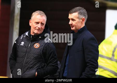 9 marzo 2024; Tannadice Park, Dundee, Scozia: Scottish Championship Football, Dundee United contro Arbroath; il manager dell'Arbroath Jim McIntyre parla con l'allenatore del Dundee United Dave Bowman alla fine della partita Foto Stock