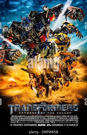 Transformers: Revenge of the Fallen (2009) diretto da Michael Bay e interpretato da Shia LaBeouf, Megan Fox e Josh Duhamel. Sam Witwicky lascia gli Autobot alle spalle per una vita normale. Ma quando la sua mente è piena di simboli criptici, i Decepticon lo prendono di mira e viene trascinato di nuovo nella guerra dei trasformatori. Fotografia di un poster originale da 2009 US a un foglio. ***SOLO PER USO EDITORIALE*** credito: BFA / Paramount Pictures Foto Stock