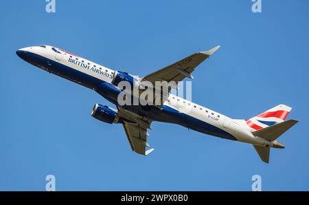 Ein Embraer 190SR von BA CityFlyer startet vom Flughafen Zürich. BA CityFlyer ist eine Tochtergesellschaft von British Airways. Registrazione G-LCAF. ( Foto Stock