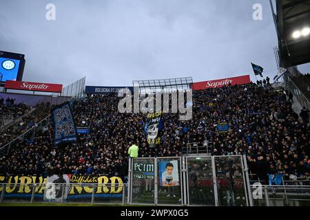 Tifosi del FC Inter durante la partita di serie A italiana tra Bologna FC e Inter FC Internazionale il 9 marzo 2024 allo stadio Renato Dall'Ara di Bologna, Italia crediti: Tiziano Ballabio Foto Stock