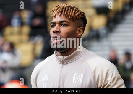 Wolverhampton, Regno Unito. 9 marzo 2024. Wolverhampton, Inghilterra, 9 marzo 2024: L'Adama Traore (11 Fulham) si riscalda durante la partita di Premier League tra Wolverhampton Wanderers e Fulham allo stadio Molineux di Wolverhampton, Inghilterra (Natalie Mincher/SPP) credito: SPP Sport Press Photo. /Alamy Live News Foto Stock