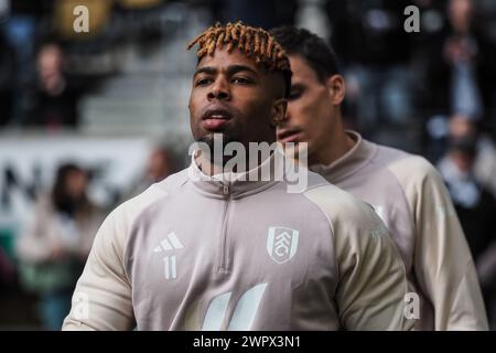 Wolverhampton, Regno Unito. 9 marzo 2024. Wolverhampton, Inghilterra, 9 marzo 2024: L'Adama Traore (11 Fulham) si riscalda durante la partita di Premier League tra Wolverhampton Wanderers e Fulham allo stadio Molineux di Wolverhampton, Inghilterra (Natalie Mincher/SPP) credito: SPP Sport Press Photo. /Alamy Live News Foto Stock