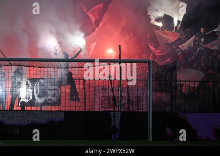 Bruxelles, Belgio. 9 marzo 2024. I tifosi dell'Anderlecht nella foto prima di una partita di calcio tra RWD Molenbeek e RSC Anderlecht, sabato 9 marzo 2024 a Bruxelles, il giorno 29 della stagione 2023-2024 della prima divisione del campionato belga "Jupiler Pro League". BELGA PHOTO TOM GOYVAERTS credito: Belga News Agency/Alamy Live News Foto Stock