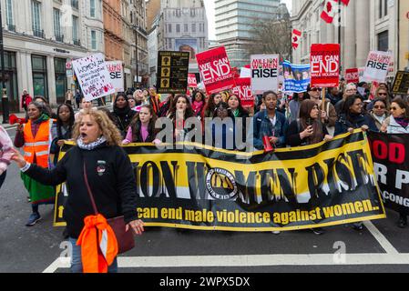 Cockspur Street, Westminster, Londra, Regno Unito. 9 marzo 2024. Legata alla giornata internazionale della donna dell’8 marzo, Million Women Rise è una protesta contro l’oppressione, la disuguaglianza, i diritti riproduttivi e la violenza maschile nei confronti di donne e ragazze in tutte le sue forme. I manifestanti si sono riuniti vicino a Oxford Street prima di dirigersi a Trafalgar Square Foto Stock