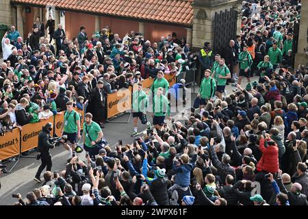 9 marzo 2024; Twickenham Stadium, Londra, Inghilterra: Six Nations International Rugby Inghilterra contro Irlanda; la squadra irlandese arriva a Twickenham Foto Stock