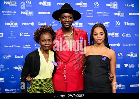 Bruxelles, Belgio. 9 marzo 2024. Il musicista e regista belga Baloji (C), raffigurato sul tappeto blu all'arrivo della tredicesima edizione della cerimonia di premiazione del film "Magritte du Cinema", sabato 9 marzo 2024, a Bruxelles. I premi sono premiati per i film di produttori belgi francofoni. BELGA PHOTO LAURIE DIEFFEMBACQ credito: Belga News Agency/Alamy Live News Foto Stock