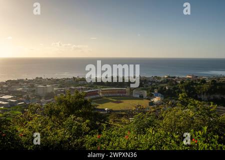 Guarda in basso lo stadio sportivo Windsor Park di Roseau, Dominica Foto Stock