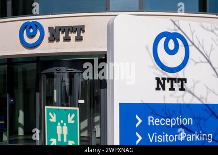 Bad Homburg, Germania, 03-2024: NTT Ltd. È un'azienda leader a livello mondiale di servizi IT che riunisce aziende leader nel settore tecnologico. Foto Stock