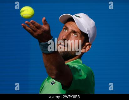 9 marzo 2024 Novak Djokovic della Serbia serve contro Aleksandar Vukic dell'Australia durante il BNP Paribas Open a Indian Wells, CA. Charles Baus/CSM Foto Stock