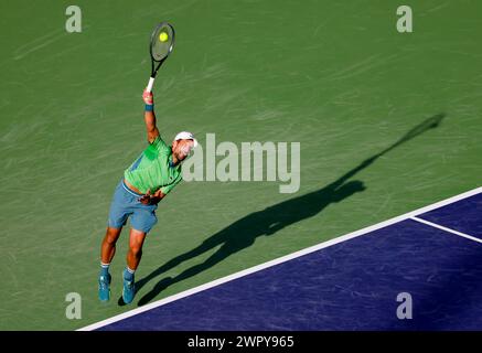 9 marzo 2024 Novak Djokovic della Serbia serve contro Aleksandar Vukic dell'Australia durante il BNP Paribas Open a Indian Wells, CA. Charles Baus/CSM Foto Stock