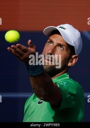 9 marzo 2024 Novak Djokovic della Serbia serve contro Aleksandar Vukic dell'Australia durante il BNP Paribas Open a Indian Wells, CA. Charles Baus/CSM Foto Stock