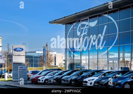 Bad Homburg, Germania, 03-2024: Negozio Ford a Bad Homburg. Ford è una casa automobilistica americana. Foto Stock