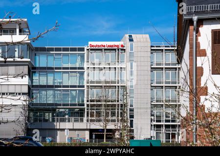 Bad Homburg, Germania, 03-2024: Deutsche leasing è la più grande società di leasing indipendente dal produttore in Germania. Foto Stock