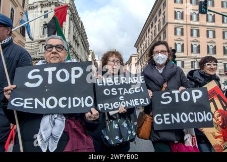 Roma, Italia. 9 marzo 2024. Dimostrazione a Roma per chiedere un cessate il fuoco a Gaza, pace e giustizia in Medio Oriente e per difendere la libertà di manifestare (foto di Patrizia Cortellessa/Pacific Press) credito: Pacific Press Media Production Corp./Alamy Live News Foto Stock