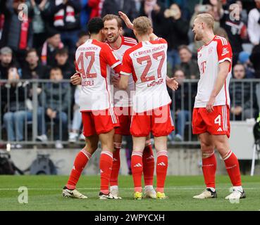 Monaco, Germania. 9 marzo 2024. Jamal Musiala (1° L) del Bayern Monaco celebra il gol con i suoi compagni di squadra Harry Kane (2° L) e Konrad Laimer (2° R) durante la partita di calcio tedesca di prima divisione tra Bayern Monaco e FSV Mainz 05 a Monaco, Germania, 9 marzo 2024. Crediti: Philippe Ruiz/Xinhua/Alamy Live News Foto Stock