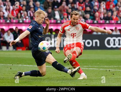 Monaco, Germania. 9 marzo 2024. Harry Kane (R) del Bayern Monaco spara durante la partita di calcio tedesca di prima divisione tra Bayern Monaco e FSV Mainz 05 a Monaco, Germania, 9 marzo 2024. Crediti: Philippe Ruiz/Xinhua/Alamy Live News Foto Stock