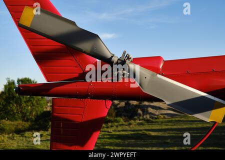 Un primo piano del rotore di coda di un elicottero di salvataggio Foto Stock
