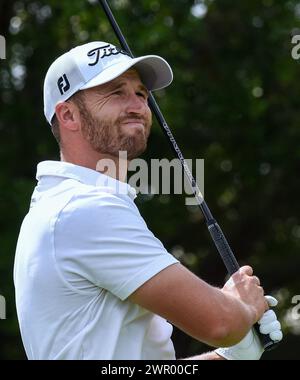 Orlando, Stati Uniti. 9 marzo 2024. Wyndham Clark degli Stati Uniti guarda il suo tee shot sulla prima buca durante il terzo round dell'Arnold Palmer Invitational presentato da Mastercard all'Arnold Palmer Bay Hill Golf Course di Orlando. (Foto di Paul Hennessy/SOPA Images/Sipa USA) credito: SIPA USA/Alamy Live News Foto Stock