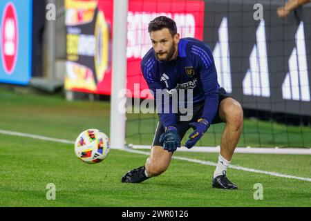 Los Angeles, Stati Uniti. 9 marzo 2024. Il portiere del Los Angeles FC Hugo Lloris n. 1 si scalda prima di una partita di calcio della MLS contro lo Sporting Kansas City al BMO Stadium. (Foto di Ringo Chiu/SOPA Images/Sipa USA) credito: SIPA USA/Alamy Live News Foto Stock