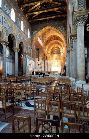 Famosa cattedrale di Santa Maria nuova nella città di Monreale sull'isola italiana di Sicilia Foto Stock