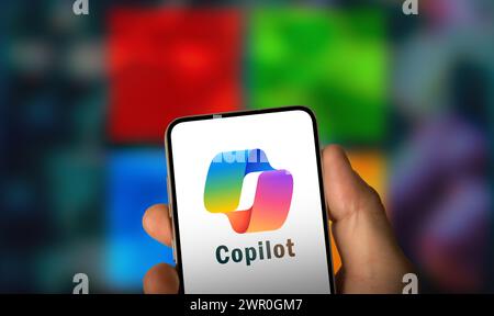 Logo Microsoft Copilot visualizzato sul telefono cellulare Foto Stock