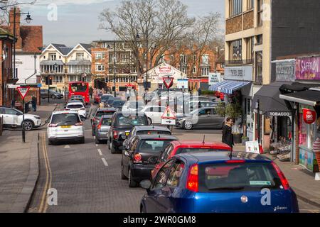 Windsor, Berkshire, Regno Unito. 9 marzo 2024. Oggi è stata una giornata molto impegnativa a Windsor, Berkshire, dato che la gente era fuori e in giro in città a godersi le temperature primaverili più miti. Crediti: Maureen McLean/Alamy Live News Foto Stock