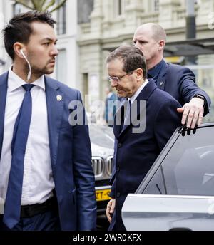 Amsterdam, Paesi Bassi. 10 marzo 2024. AMSTERDAM - il presidente israeliano Isaac Herzog arriva all'apertura del Museo Nazionale dell'Olocausto. Il museo è aperto da re Willem-Alexander. ANP MICHEL VAN BERGEN paesi bassi Out - belgio Out crediti: ANP/Alamy Live News Foto Stock