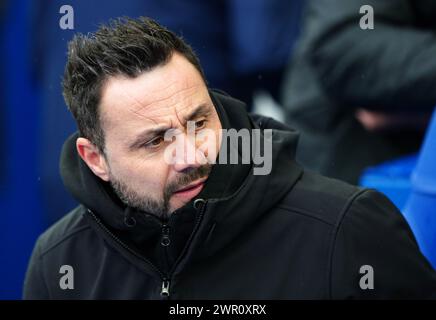 Brighton e l'allenatore di Hove Albion Roberto De Zerbi davanti alla partita di Premier League all'American Express Stadium di Brighton. Data foto: Domenica 10 marzo 2024. Foto Stock