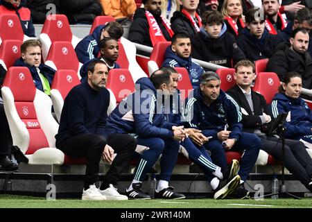 AMSTERDAM - (l-r) l'allenatore dell'Ajax John va't Schip, l'assistente allenatore dell'Ajax Michael Valkanis, l'assistente allenatore dell'Ajax Hedwiges Maduro, l'assistente allenatore dell'Ajax Said Bakkati durante la partita olandese Eredivisie tra l'Ajax Amsterdam e fortuna Sittard nella Johan Cruijff Arena il 10 marzo 2024 ad Amsterdam, Paesi Bassi. ANP OLAF KRAAK Foto Stock