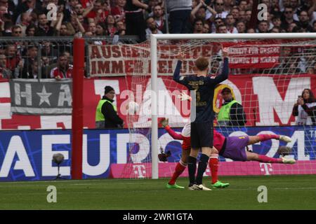 MONACO, Germania. , . Gol per il Mainz-05 - Manuel NEUER MANCA durante la partita di calcio della Bundesliga tra il Bayern Muenchen e il MAINZ 05 all'Allianz Arena di Monaco il 9. Marzo 2024, Germania. DFL, Fussball, 8:1, (foto e copyright @ ATP Images/Arthur THILL (THILL Arthur/ATP/SPP) crediti: SPP Sport Press Photo. /Alamy Live News Foto Stock