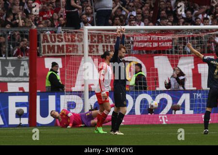 MONACO, Germania - 9. MARZO 2024: Gol per il Magonza-05 - Manuel NEUER PERDE durante la partita di calcio della Bundesliga tra il Bayern Muenchen e l'FSV MAINZ 05 all'Allianz Arena di Monaco il 9. Marzo 2024 , Germania. DFL, Fussball, 8:1, (foto e copyright @ ATP Images / Arthur THILL (THILL Arthur / ATP / SPP) Foto Stock