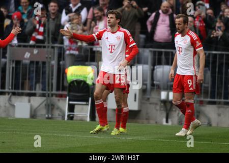 MONACO, Germania - 9. 2024 MARZO: 25 Thomas MUELLER, Müller, 9 Harry KANE, durante la partita di calcio della Bundesliga tra il Bayern MUENCHEN e il MAINZ 05 all'Allianz Arena di Monaco il 9. Marzo 2024 , Germania. DFL, Fussball, 8:1, (foto e copyright @ ATP Images / Arthur THILL (THILL Arthur / ATP / SPP) Foto Stock