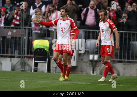 MONACO, Germania - 9. 2024 MARZO: 25 Thomas MUELLER, Müller, 9 Harry KANE, durante la partita di calcio della Bundesliga tra il Bayern MUENCHEN e il MAINZ 05 all'Allianz Arena di Monaco il 9. Marzo 2024 , Germania. DFL, Fussball, 8:1, (foto e copyright @ ATP Images / Arthur THILL (THILL Arthur / ATP / SPP) Foto Stock