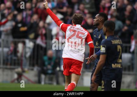 MONACO, Germania - 9. MARZO 2024: Gol 3:1 25 Thomas MUELLER, Müller durante la partita di Bundesliga tra il Bayern Muenchen e il MAINZ 05 all'Allianz Arena di Monaco il 9. Marzo 2024 , Germania. DFL, Fussball, 8:1, (foto e copyright @ ATP Images / Arthur THILL (THILL Arthur / ATP / SPP) Foto Stock